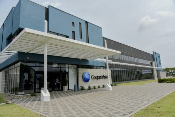 CooperVision 400 új munkahelyet teremt a gyáli gyárában